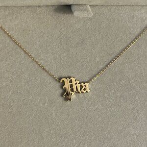 BNWT 14k Solid Yellow Gold Gothic 'Pia' Name Necklace Zoe Lev